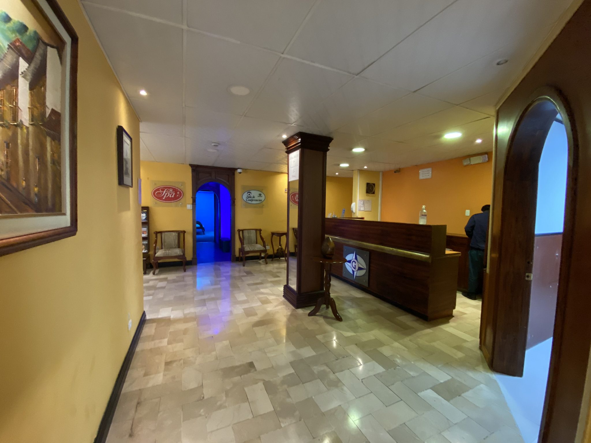 EDIFICIO EN VENTA (IDEAL PARA CLÍNICAS/HOTEL)