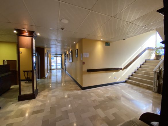 EDIFICIO EN VENTA (IDEAL PARA CLÍNICAS/HOTEL)