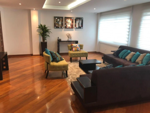 DEPARTAMENTO TRIPLEX QUITO TENIS