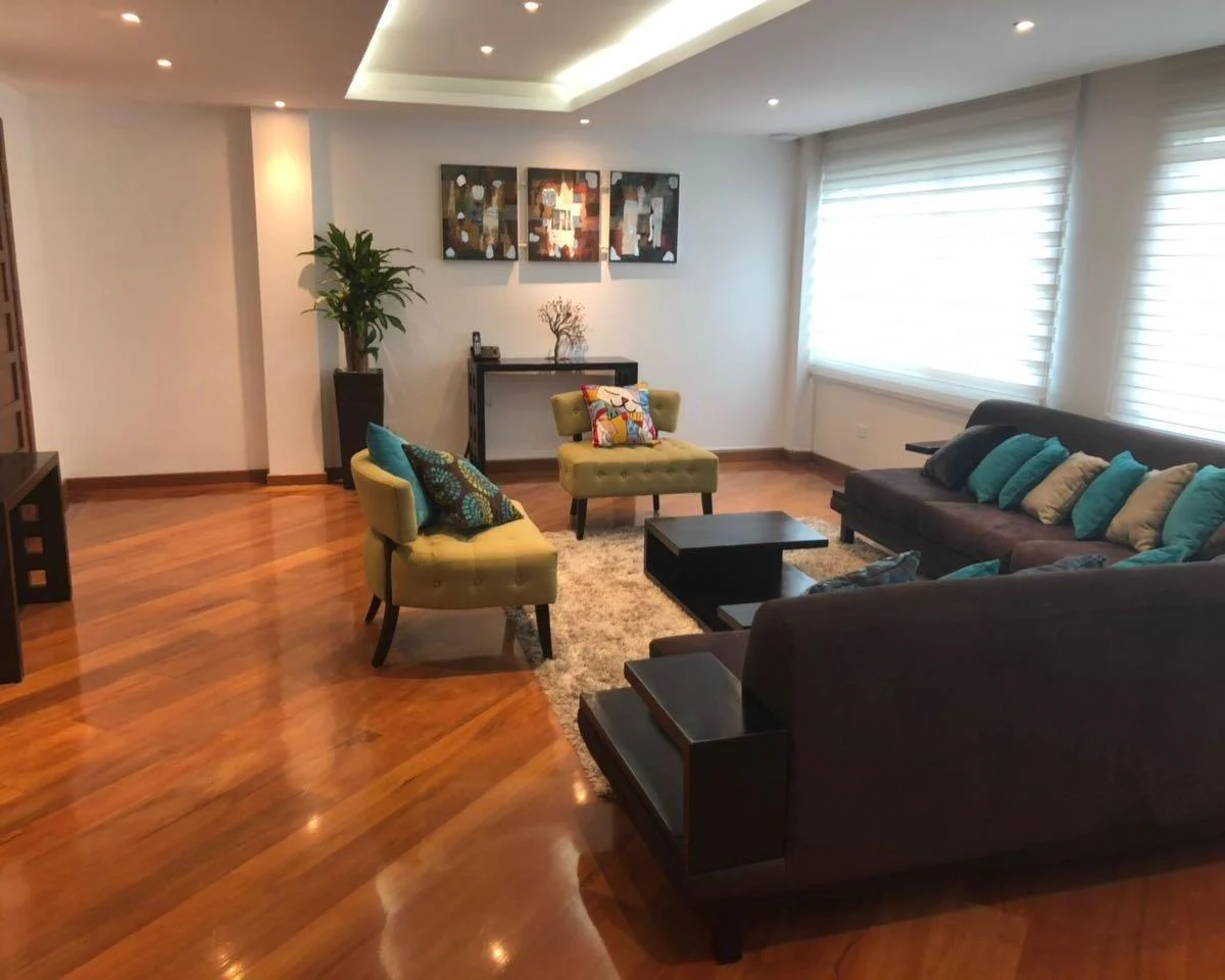 DEPARTAMENTO TRIPLEX QUITO TENIS