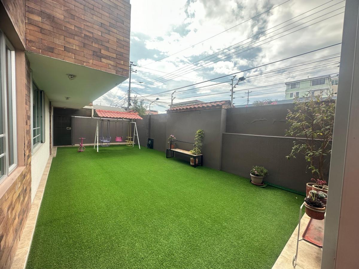 1024895639 En Venta Amplia Suite Sector Real Audiencia