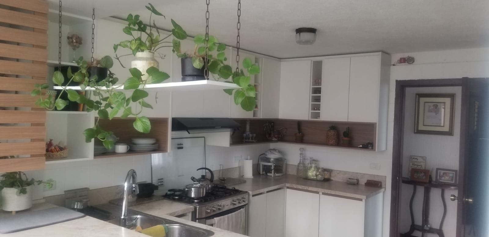 Venta Amplio Depto de 4 Dorm Av Gaspar de Villarroel Cerca de Todo!