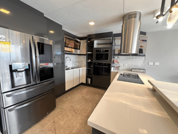 En Venta Hermosa Amoblada de Lujo Estrenar, Lumbisi, San Patricio, Cumbayá